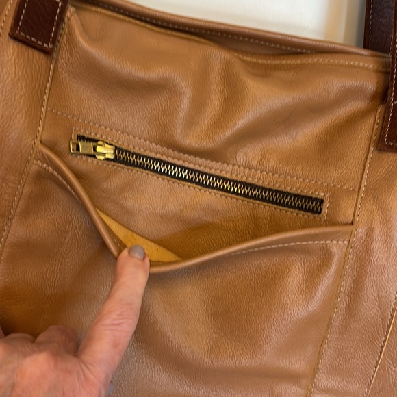 Extra large leather tote with lots of pockets … and style! - Picture 9 of 12